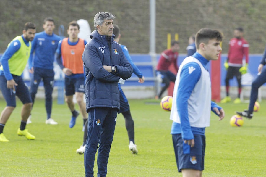 La Real Sociedad tiene hoy una doble sesión de entrenamiento a las ordenes de Imanol Alguacil en el que lo más destacado del primer entrenamiento ha sido la mala noticia de la lesión de Moya en la sesión matinal. A las 17:00 realizaran la segunda sesión.