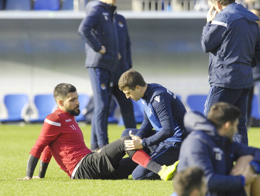 La Real Sociedad tiene hoy una doble sesión de entrenamiento a las ordenes de Imanol Alguacil en el que lo más destacado del primer entrenamiento ha sido la mala noticia de la lesión de Moya en la sesión matinal. A las 17:00 realizaran la segunda sesión.
