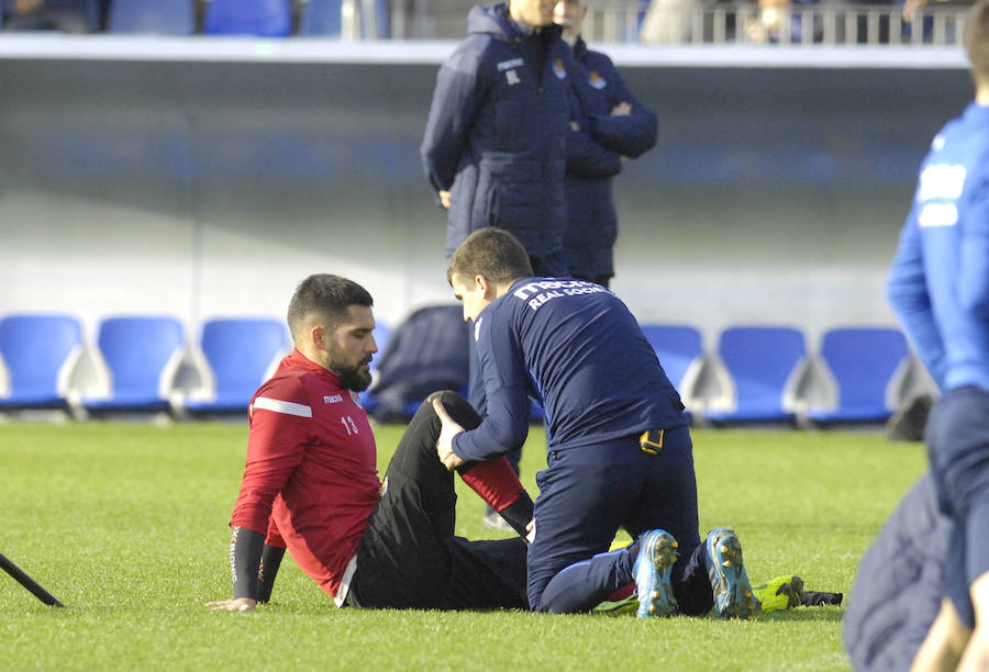 La Real Sociedad tiene hoy una doble sesión de entrenamiento a las ordenes de Imanol Alguacil en el que lo más destacado del primer entrenamiento ha sido la mala noticia de la lesión de Moya en la sesión matinal. A las 17:00 realizaran la segunda sesión.