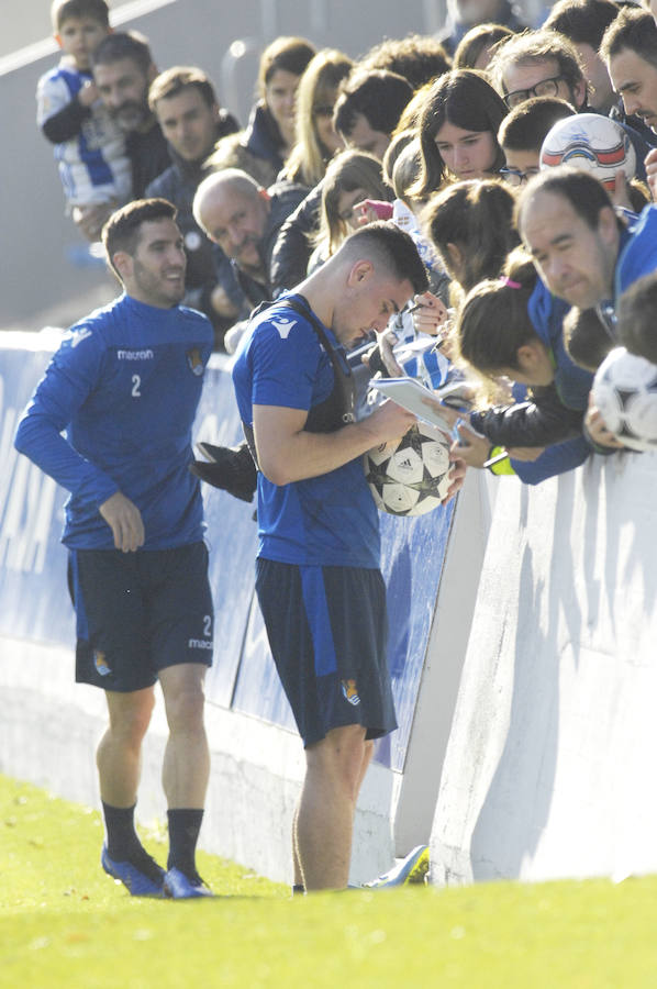 La Real Sociedad tiene hoy una doble sesión de entrenamiento a las ordenes de Imanol Alguacil en el que lo más destacado del primer entrenamiento ha sido la mala noticia de la lesión de Moya en la sesión matinal. A las 17:00 realizaran la segunda sesión.