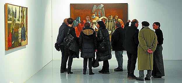 Sala. La casa de cultura Portalea cuenta con un espacio privilegiado para la realización de exposiciones artísticas o muestras de corte histórico. 