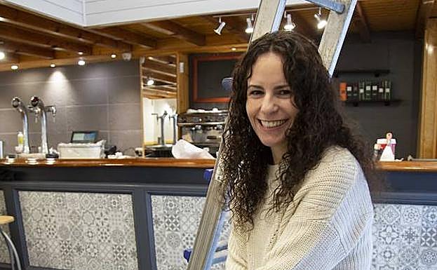 Kerima en el bar que va a regentar desde este 2019. 