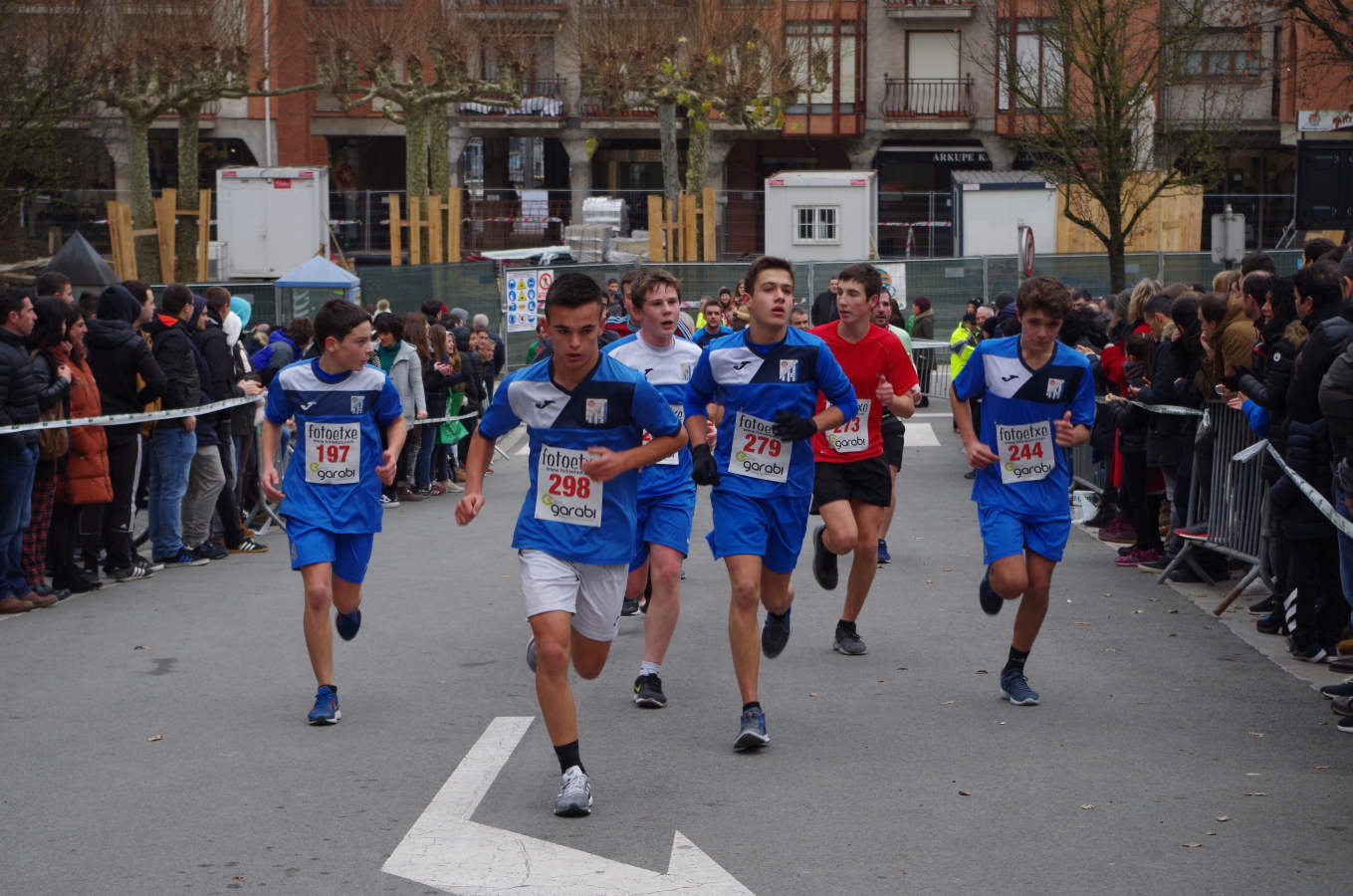 La alavesa Elena Loyo y el marroquí Mustapha El Aziz ganan la San Silvestre de Beasain