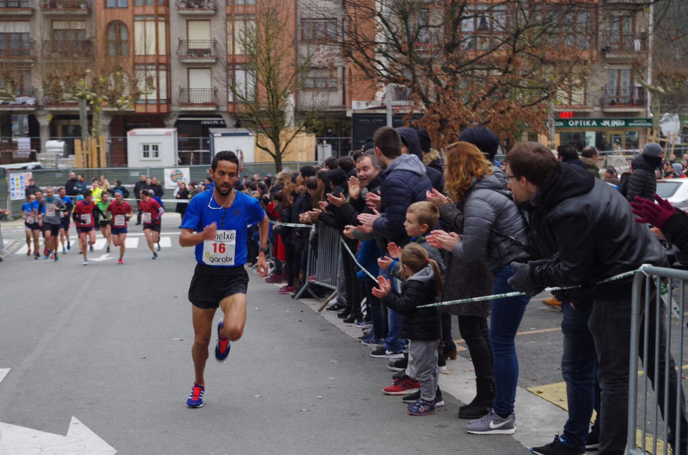 La alavesa Elena Loyo y el marroquí Mustapha El Aziz ganan la San Silvestre de Beasain