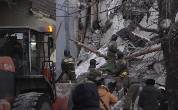 El derrumbe de un edificio de viviendas en Rusia se salda con 39 muertos