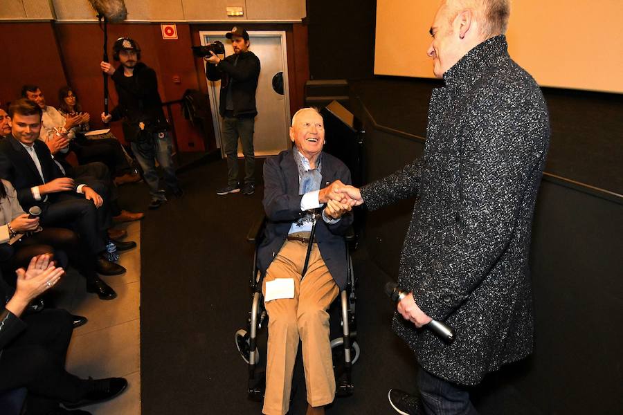 Homenaje a Miguel Gallastegui durante su centenario.  Campeón manomanista en tres ocasiones, en 1948, 1950 y 1951 , marcó una época dentro de la pelota a mano y fue quien tomó el relevo a Atano III en la cúspide de la modalidad