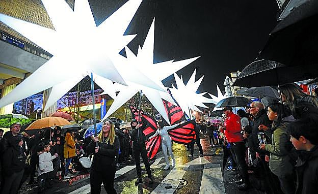 Visual. El espectáculo 'Estrellas y luciérnagas' se quedó a medias el año pasado por la lluvia, y espera poder lucir esta vez.