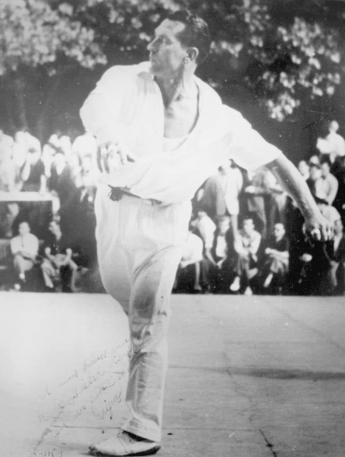 Miguel Gallastegi fue campeón manomanista en tres ocasiones, en 1948, 1950 y 1951 y marcó una época dentro de la pelota a mano.
