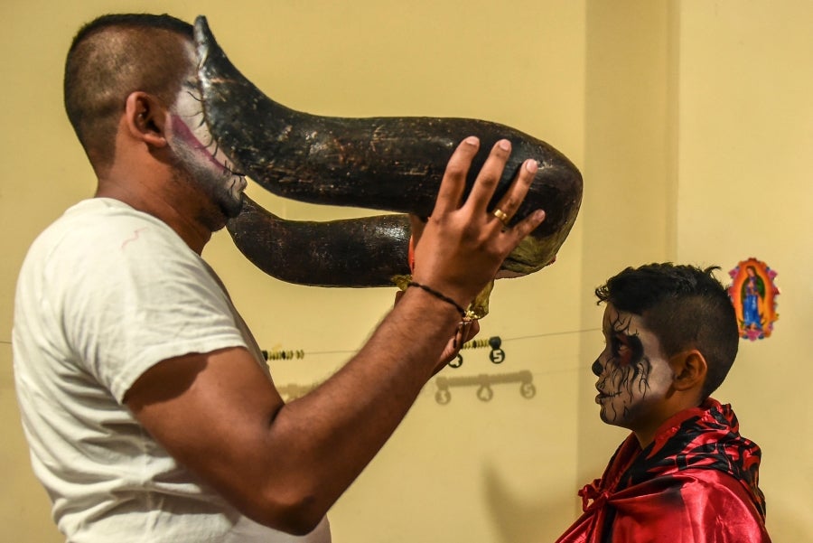 En Riosucio, Colombia, se celebra el Carnaval de los Diablos, una tradición que remonta al siglo XIX. En este caso el Diblo representa la unión entre nativos, españoles y esclavos de antaño.