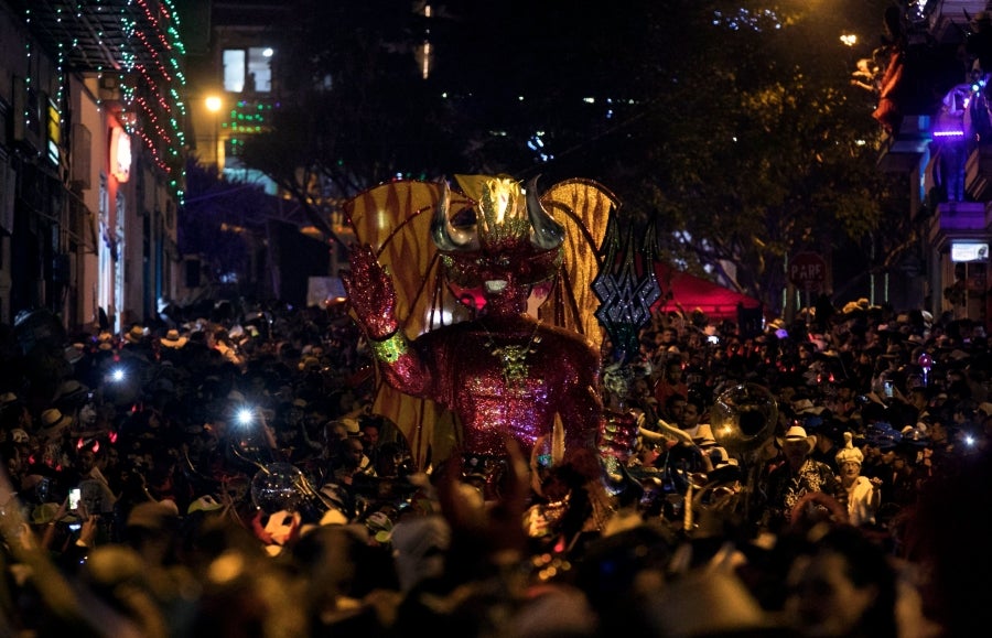 En Riosucio, Colombia, se celebra el Carnaval de los Diablos, una tradición que remonta al siglo XIX. En este caso el Diblo representa la unión entre nativos, españoles y esclavos de antaño.