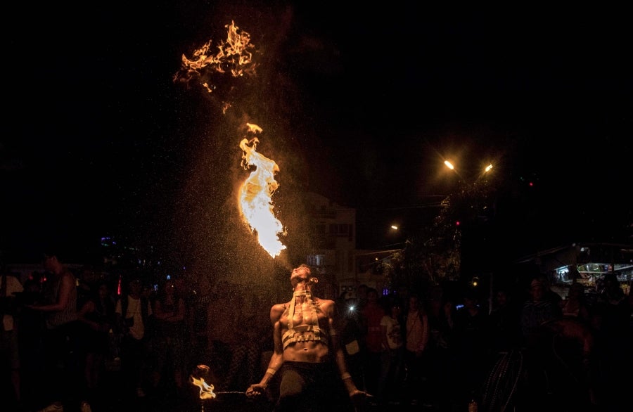 En Riosucio, Colombia, se celebra el Carnaval de los Diablos, una tradición que remonta al siglo XIX. En este caso el Diblo representa la unión entre nativos, españoles y esclavos de antaño.