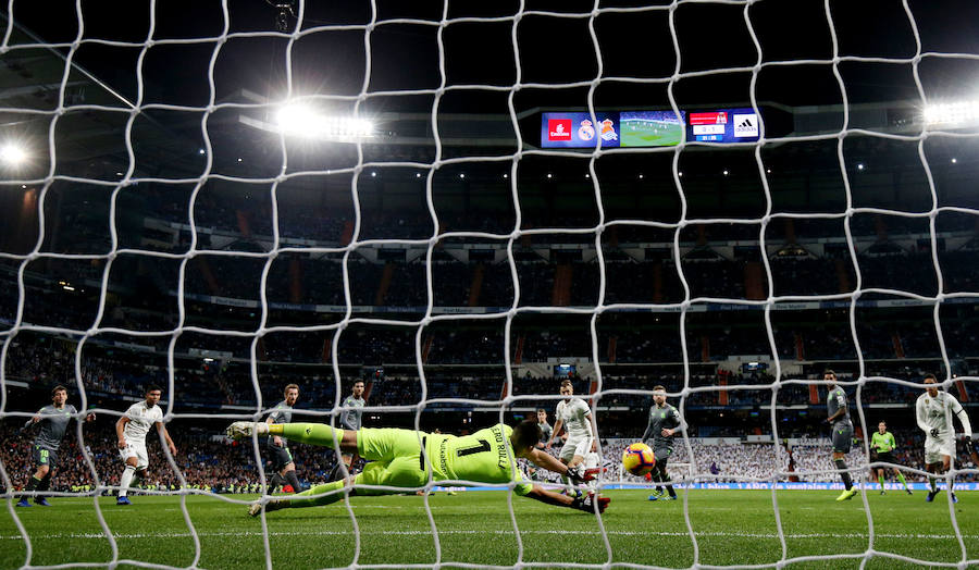 Gran ambiente en el Santiago Bernabéu donde se enfrenta la Real Sociedad de Imanol Alguacil al Madrid de Solari.