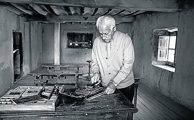 Imagen principal - El maestro que llevó el mar a la imaginación de los niños de Castilla