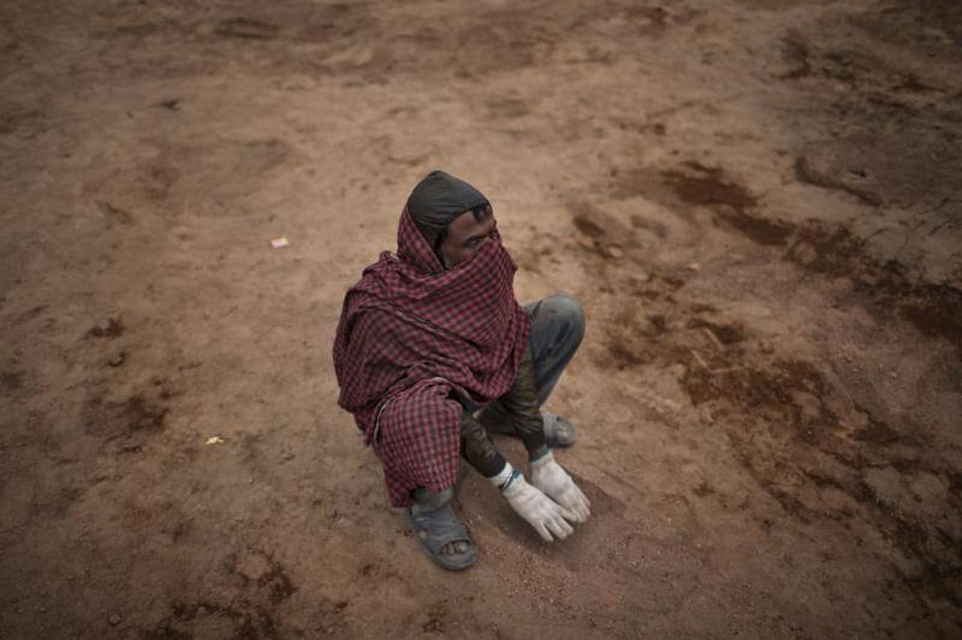 Los trabajadores migrantes estacionales de India y Nepal comenzaron a llegar a las fábricas de ladrillos alrededor de Katmandú