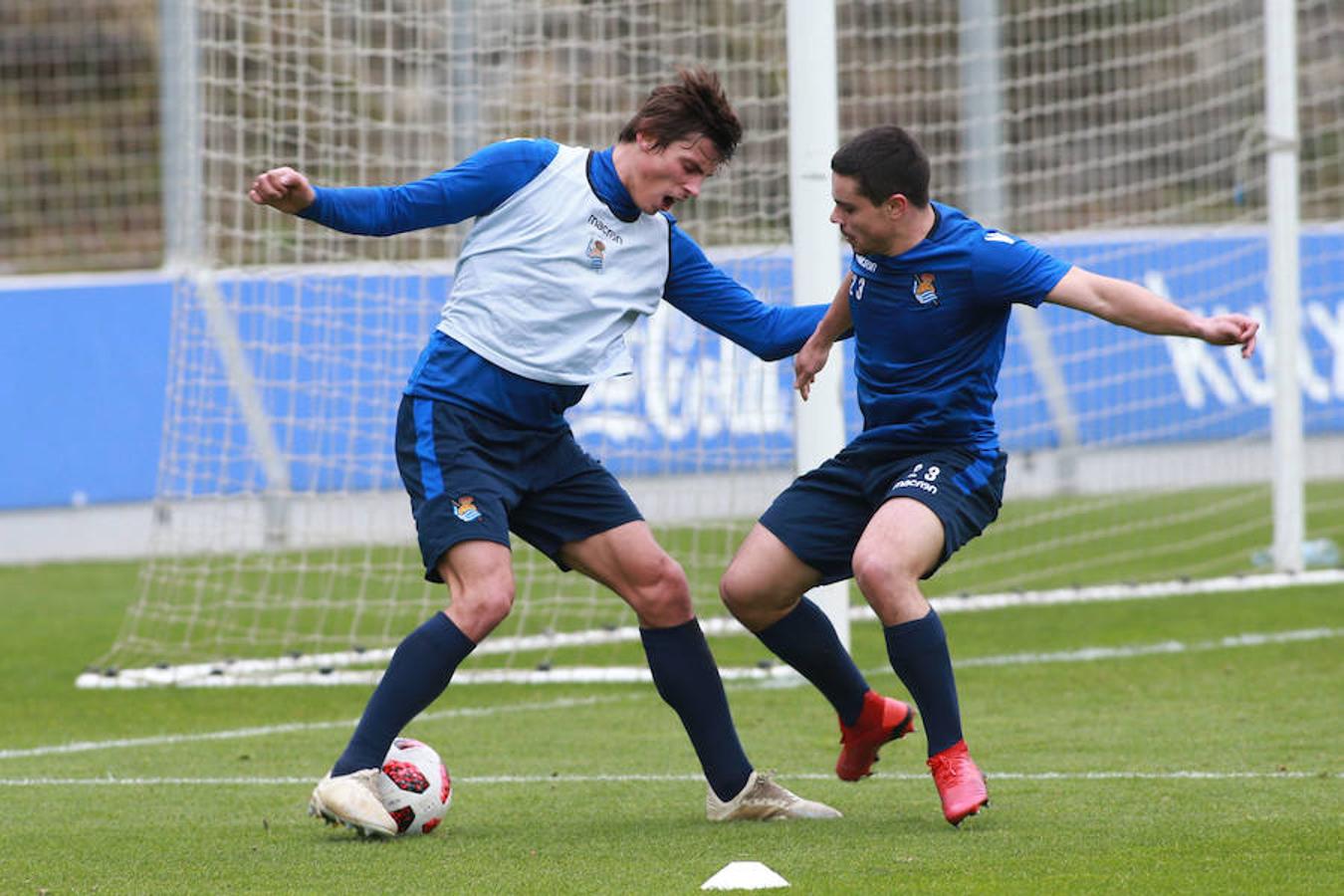 Los titulares ayer en Madrid han hecho trabajo de recuperación bajo techo y los que no salieron de inicio y no fueron convocados se han entrenado a buen nivel en el campo principal, jaleados todos por los escolares presentes en la grada. 