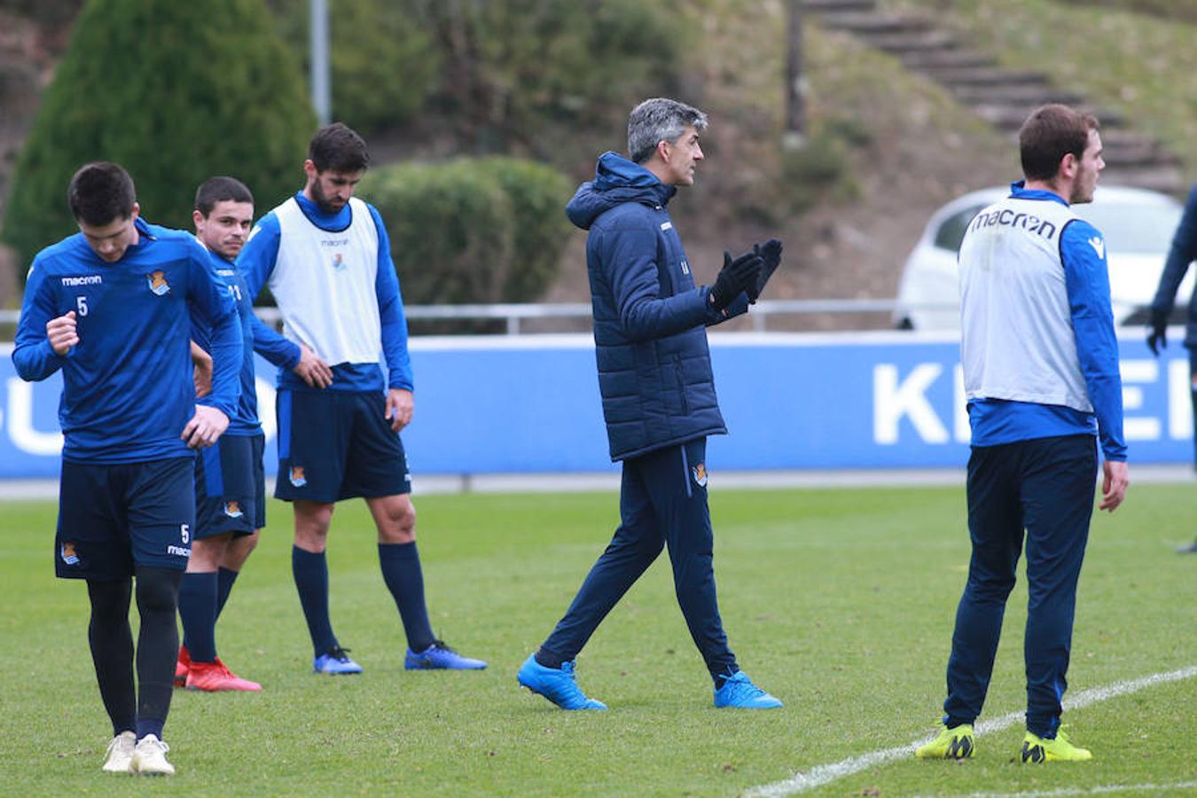 Los titulares ayer en Madrid han hecho trabajo de recuperación bajo techo y los que no salieron de inicio y no fueron convocados se han entrenado a buen nivel en el campo principal, jaleados todos por los escolares presentes en la grada. 