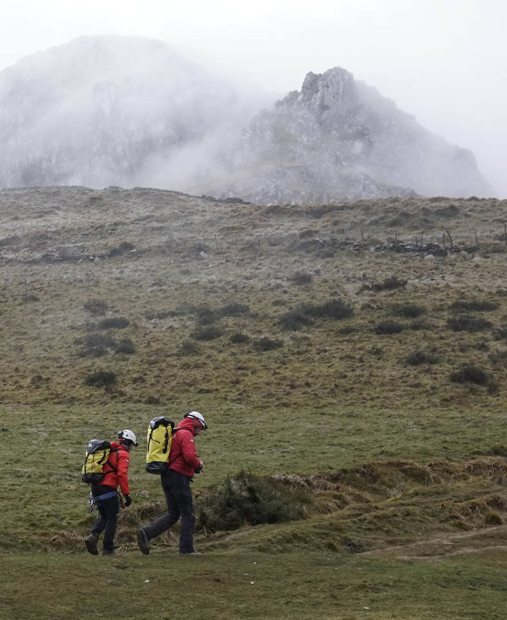 Una avioneta con dos personas a bordo se ha estrellado en la cima del monte Hernio