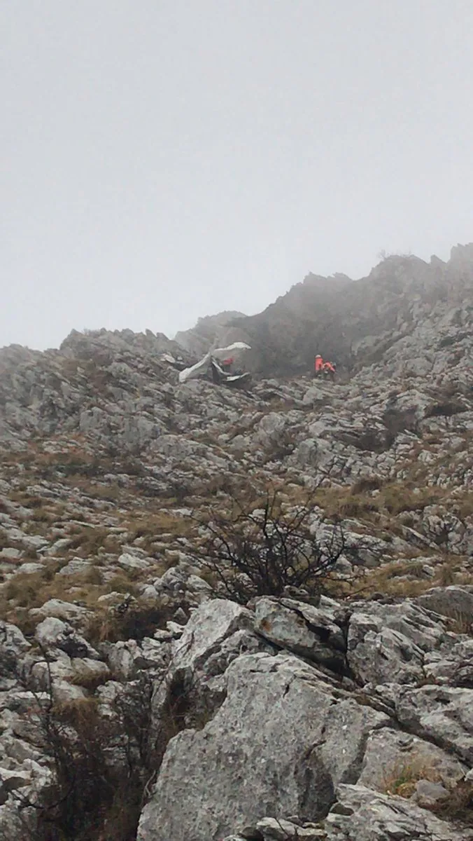 Una avioneta con dos personas a bordo se ha estrellado en la cima del monte Hernio