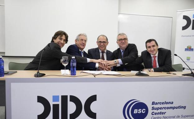 Firma de colaboración entre el DIPC y el Barceloan Supercomputing Center.
