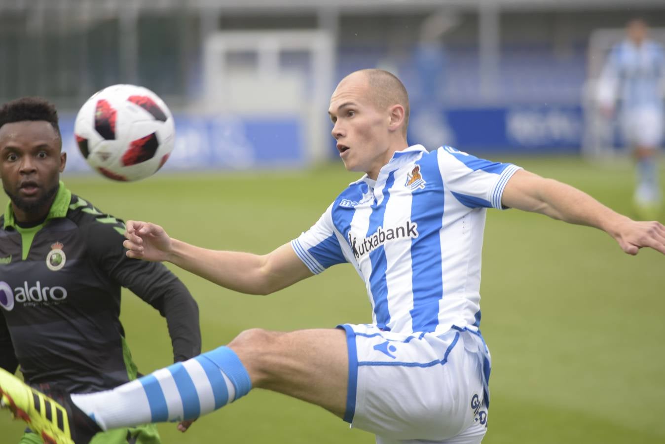 El filial de la Real Sociedad ha caído en Zubieta frente al conjunto cántabro, líder del grupo 2 de Segunda B. 