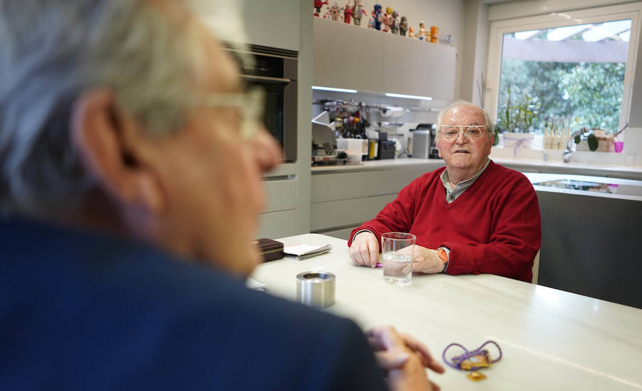 Juan Mari Arzak y Pedro Miguel Etxenike, únicos Medallas de Oro de San Sebastián con vida, charlan sobre la ciudad reunidos por DV 