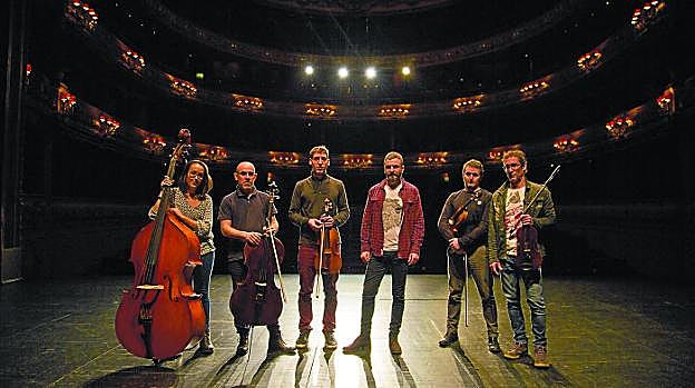 Harian. Eñaut Elorrieta y los músicos de Kaabestri String Ensemble tocan en el Coliseo la próxima semana.