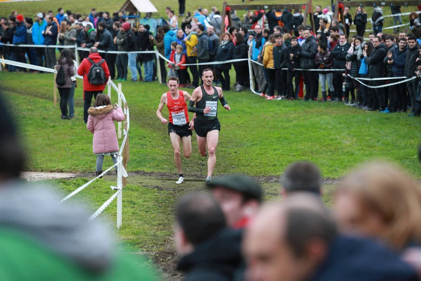 Cerca de mil participantes de diferentes categorías han disfrutado del Cross Juan Muguerza de Elgoibar, una de las mejores pruebas del mundo de campo a través