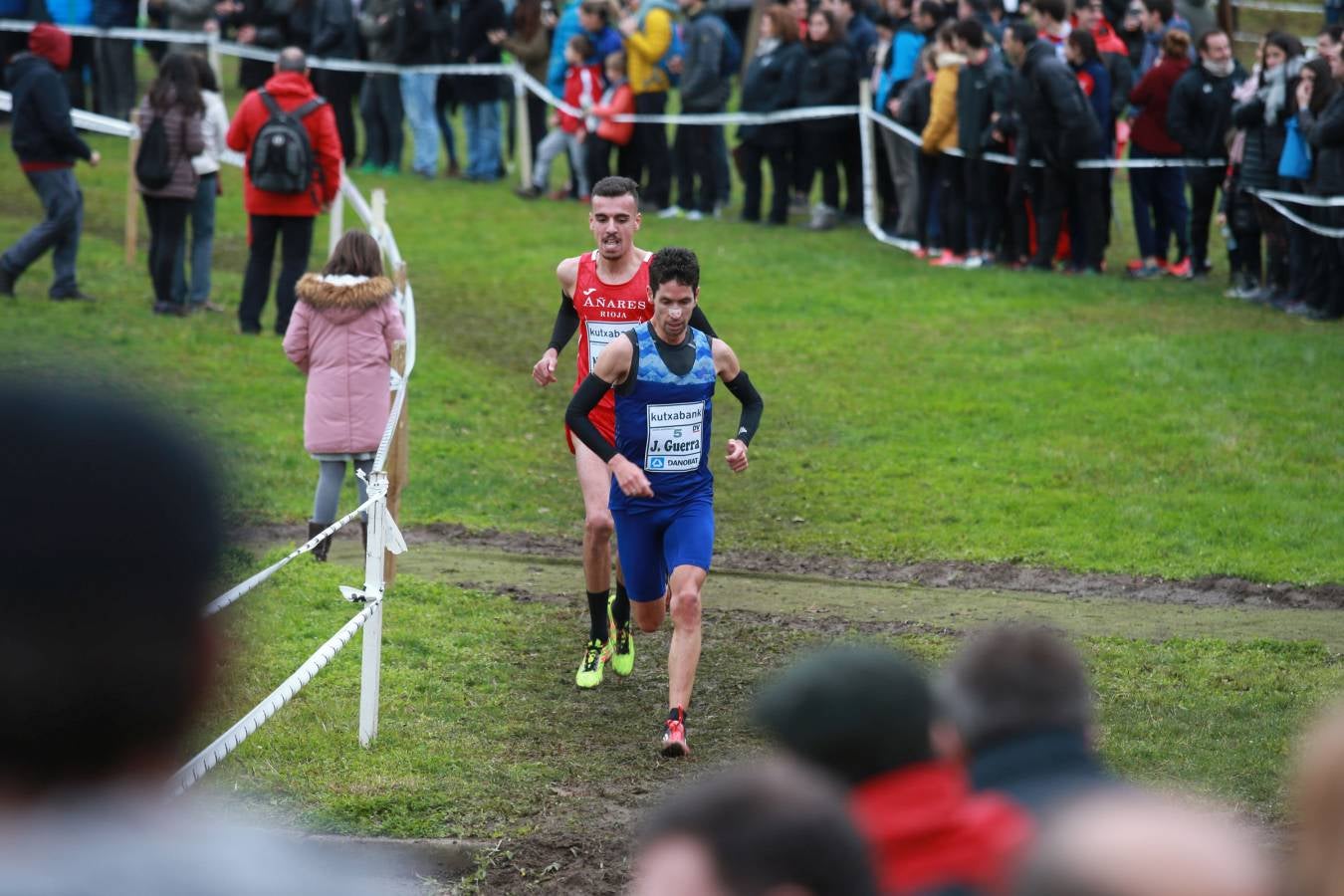 Cerca de mil participantes de diferentes categorías han disfrutado del Cross Juan Muguerza de Elgoibar, una de las mejores pruebas del mundo de campo a través