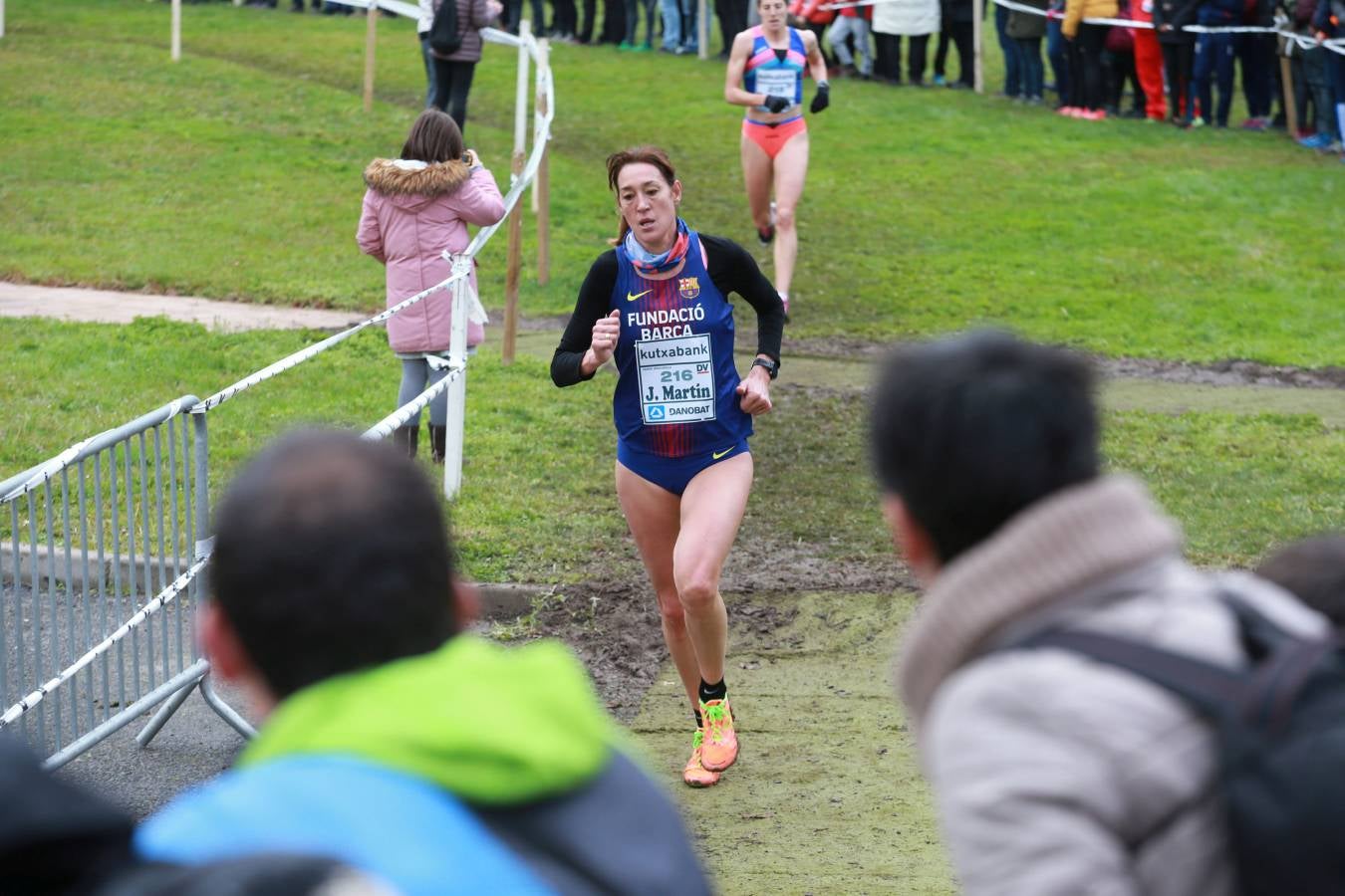 Cerca de mil participantes de diferentes categorías han disfrutado del Cross Juan Muguerza de Elgoibar, una de las mejores pruebas del mundo de campo a través