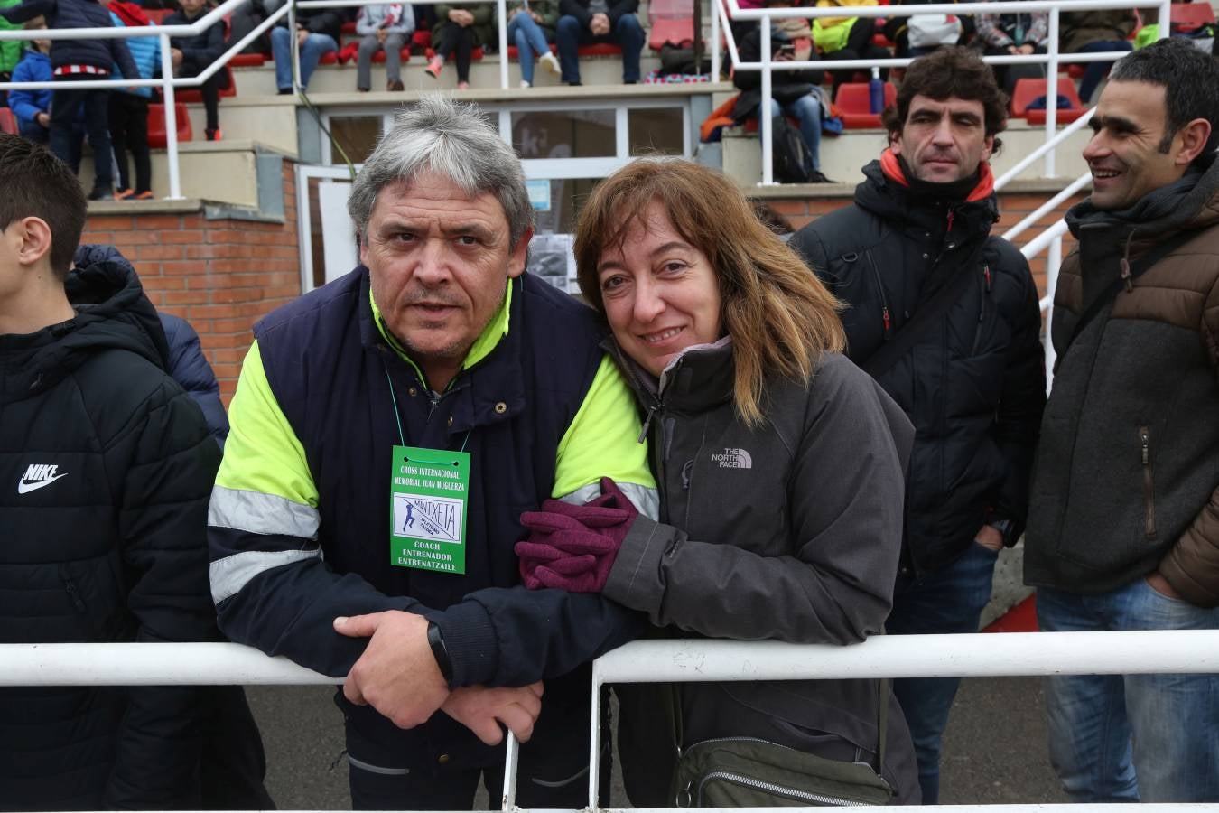 Cientos de aficionados se han acercado a Mintxeta para disfrutar del Cross Juan Muguerza de Elgoibar