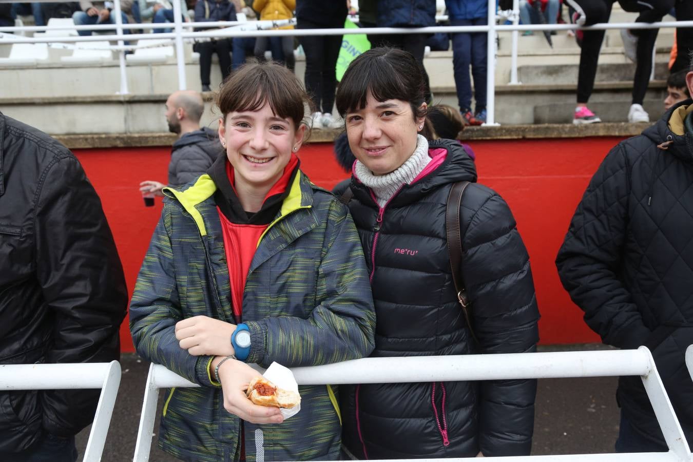 Cientos de aficionados se han acercado a Mintxeta para disfrutar del Cross Juan Muguerza de Elgoibar