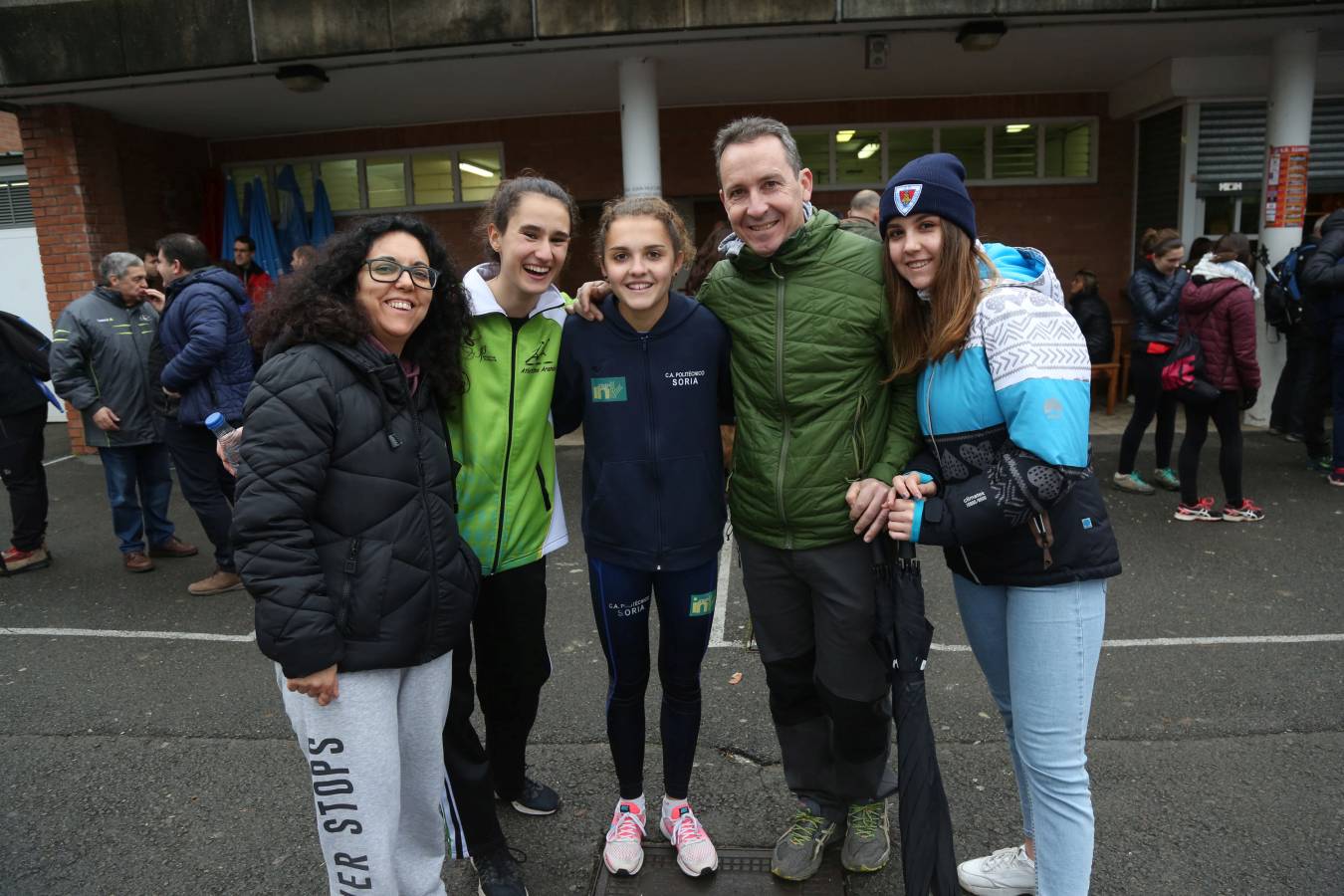 Cientos de aficionados se han acercado a Mintxeta para disfrutar del Cross Juan Muguerza de Elgoibar