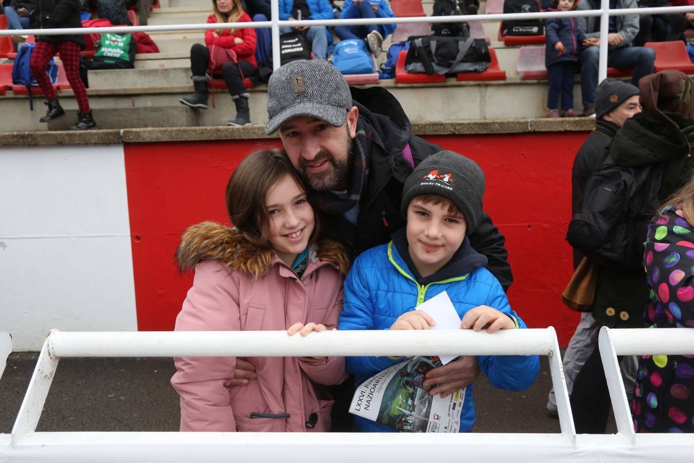 Cientos de aficionados se han acercado a Mintxeta para disfrutar del Cross Juan Muguerza de Elgoibar
