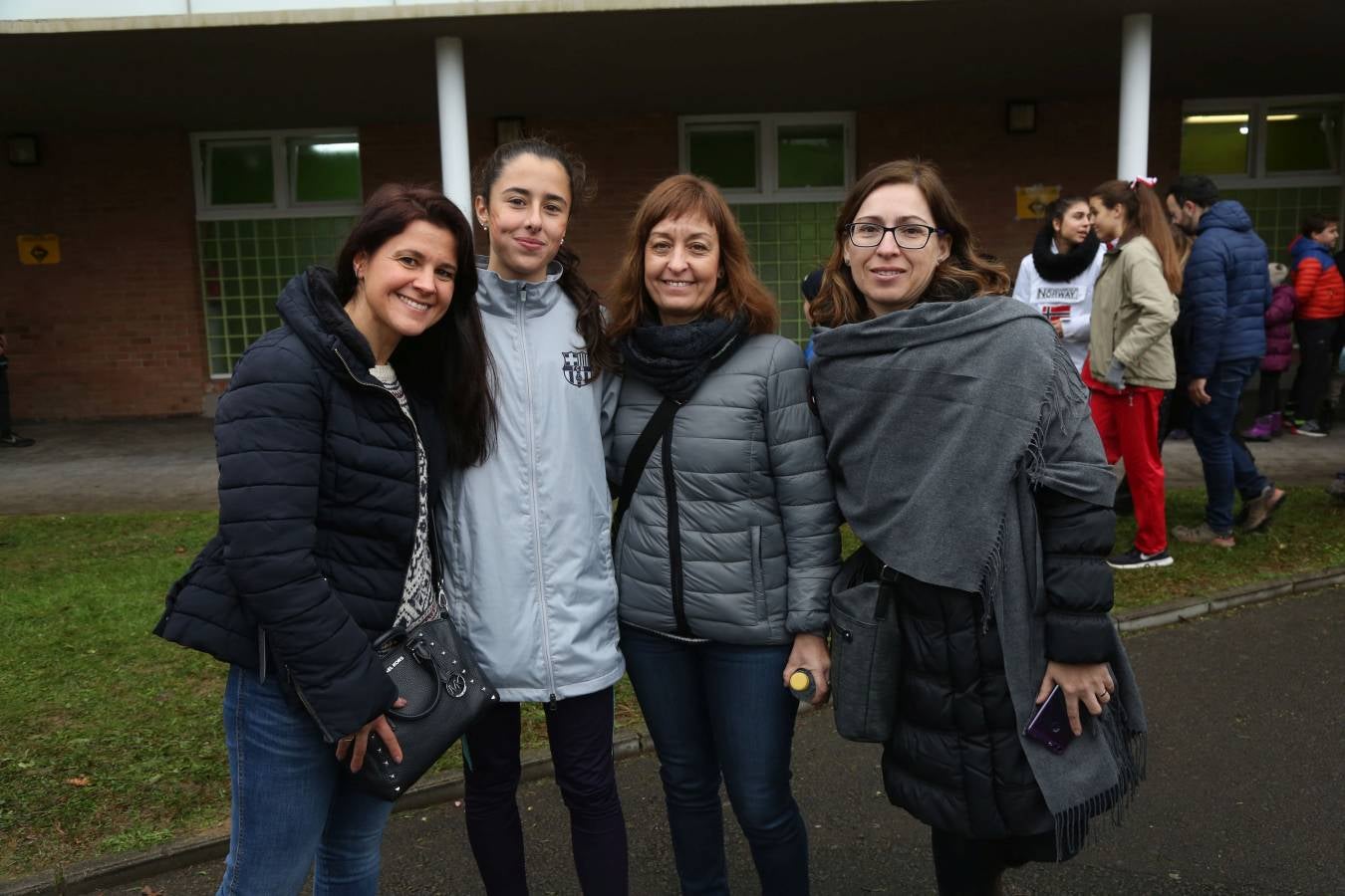 Cientos de aficionados se han acercado a Mintxeta para disfrutar del Cross Juan Muguerza de Elgoibar