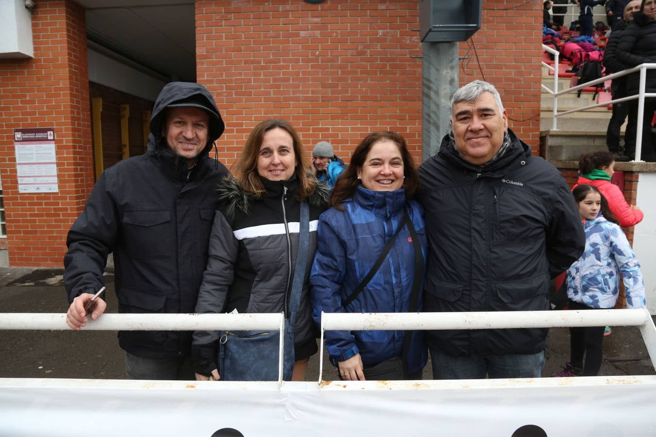 Cientos de aficionados se han acercado a Mintxeta para disfrutar del Cross Juan Muguerza de Elgoibar