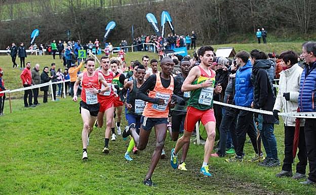 Primeros metros de la carrera masculina. 