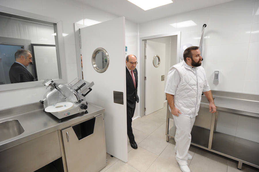 El Hospital de Eibar pondrá en marcha este miércoles una de sus nuevas unidades de hospitalización, que tiene capacidad para atender a unos 25 o 30 pacientes al mes. 