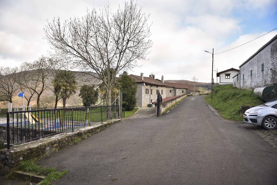 Este barrio de Tolosa se halla en las faldas septentrionales del Balerdi y cuenta con una acusada individualidad geográfica