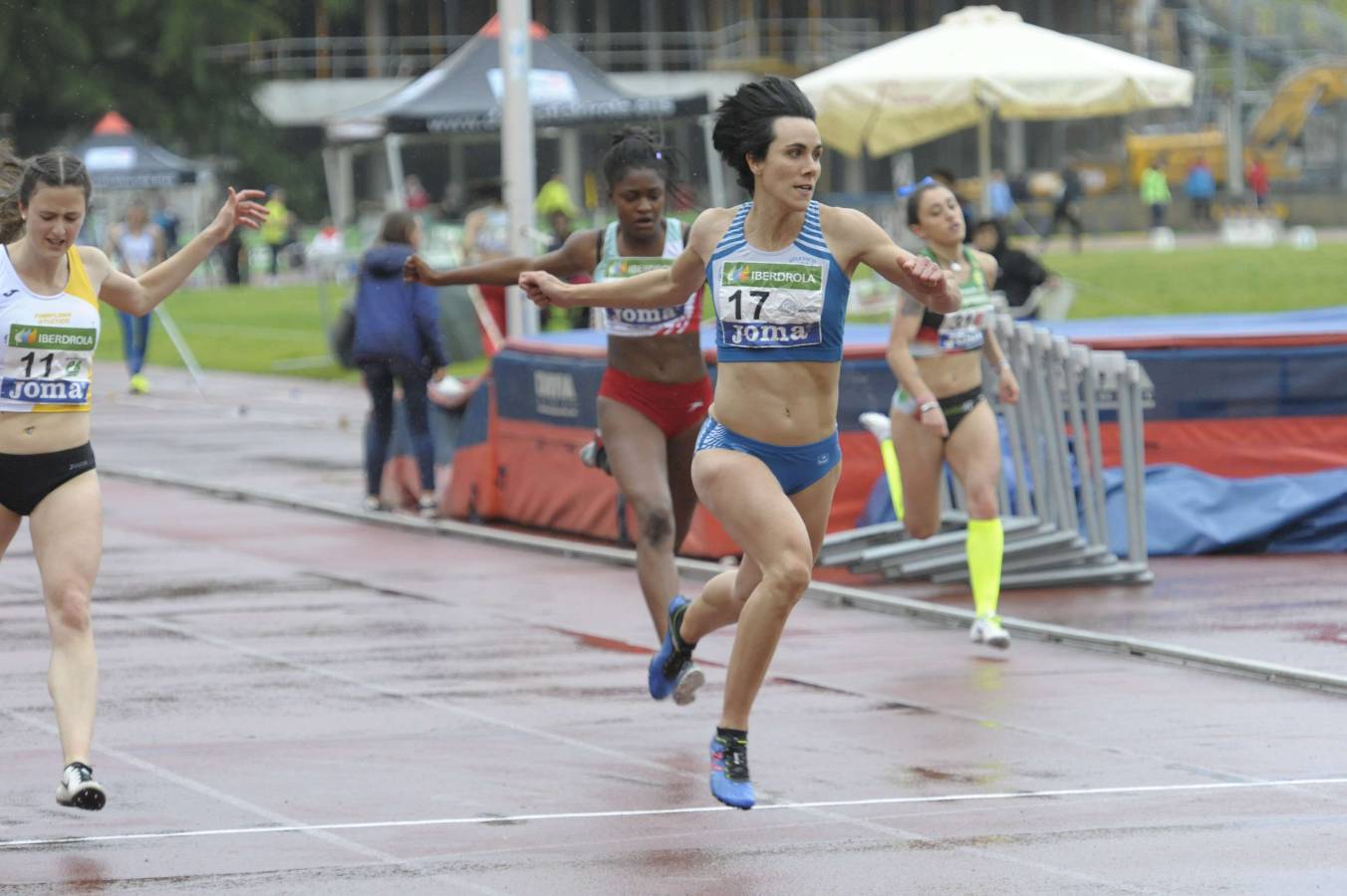 El atletismo guipuzcoano ha contado con velocistas de gran nivel. Los más veloces a la hora de completar los 100 metros lisos han sido Valentín Rocandio y Alazne Furundarena (aún en activo), pero han sido muchos los que han dejado huella. Aquí, alguno de ellos. 