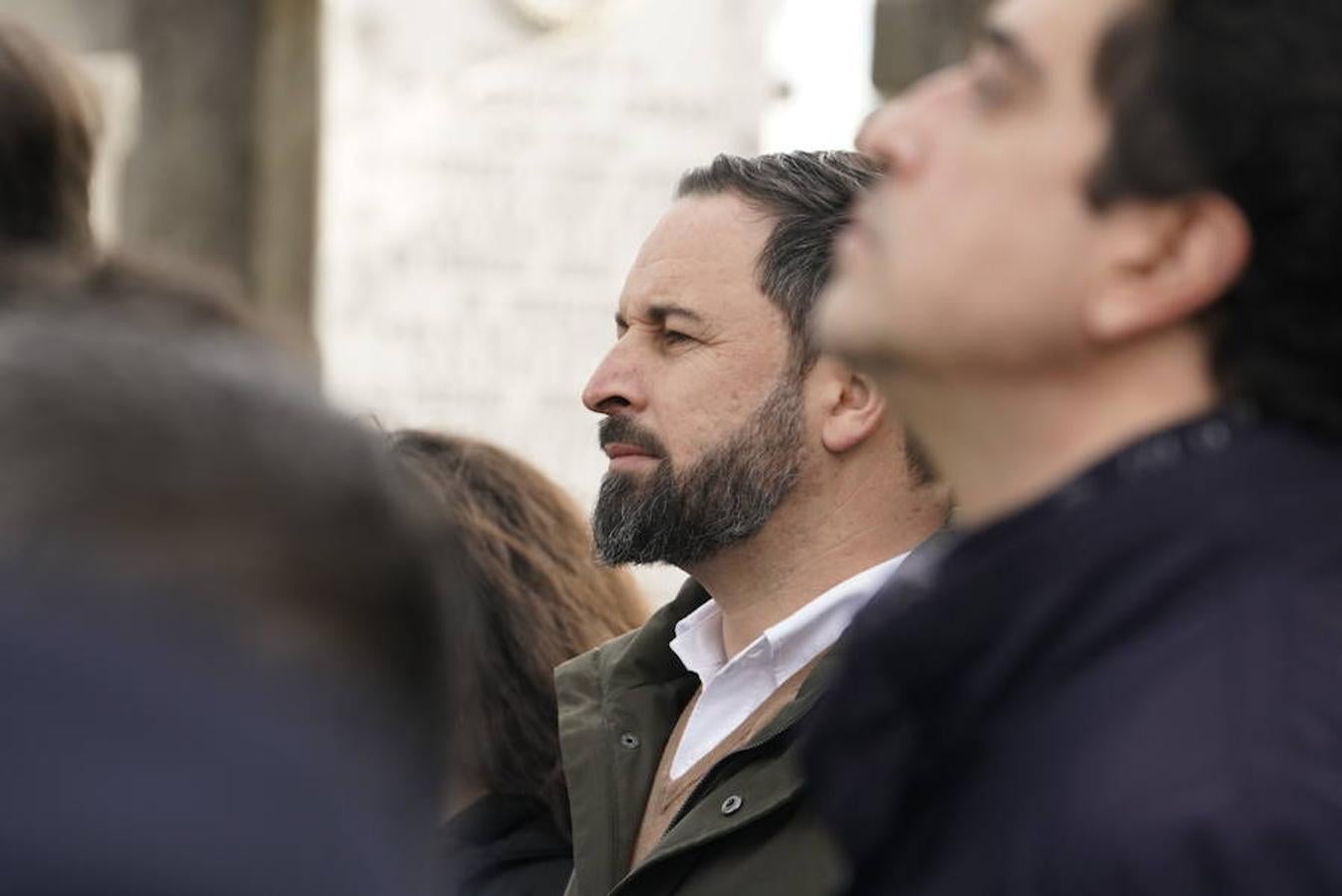 Ofrenda floral a Gregorio Ordóñez en el cementerio de Polloe cuando se cumplen 24 años de su asesinato a manos de ETA. 