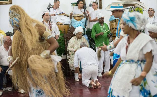 Oxossiren omenezko zeremonia Brasilen, 2013an.