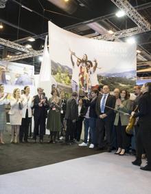 Imagen secundaria 2 - Los Reyes han visitado el stand de Euskadi en Fitur