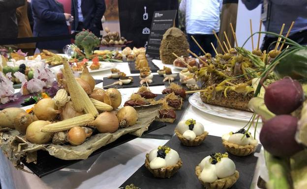 Imagen principal - Donostia anuncia en Fitur que celebrará la Gala del Pintxo el 26 de febrero en el Palacio de Miramar