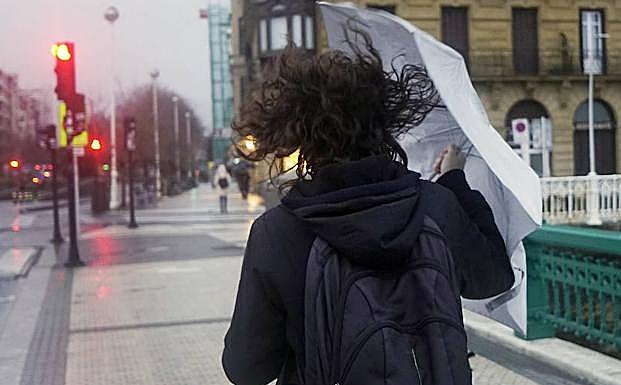 La alerta naranja por lluvias se alarga hasta el mediodía del jueves