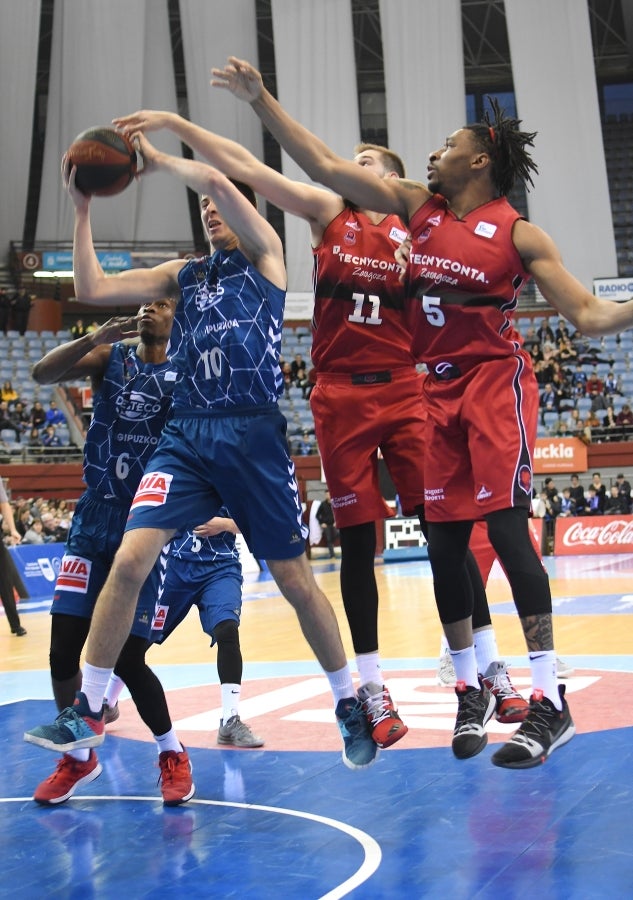 Fisac ha puesto a toda su artillería en pista: McCalebb, Seibutis, Okoye, Radovic y Fran Vázquez con la intención de mandar desde el inicio en el luminoso. 