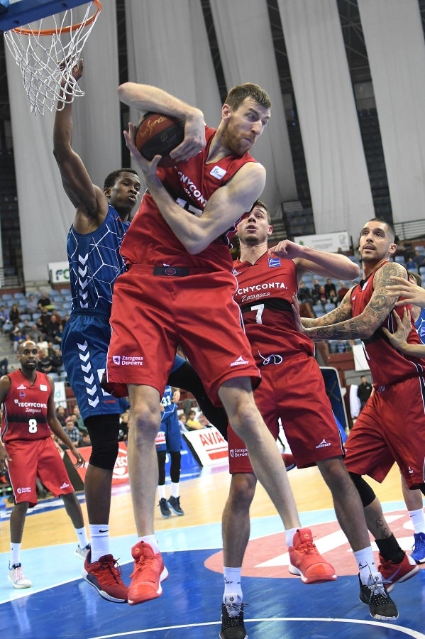 Fisac ha puesto a toda su artillería en pista: McCalebb, Seibutis, Okoye, Radovic y Fran Vázquez con la intención de mandar desde el inicio en el luminoso. 