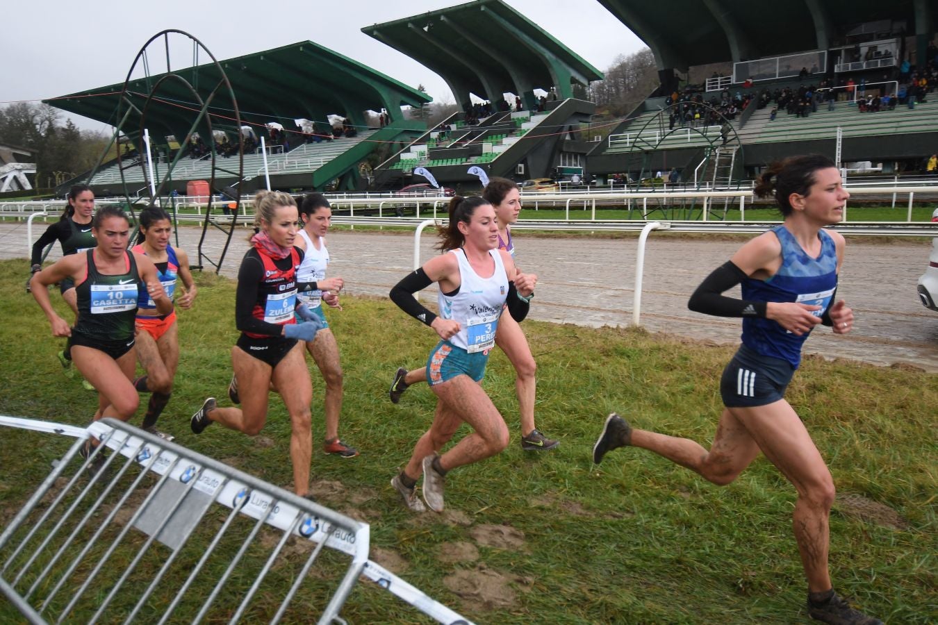 Infernal mañana en el hipódromo donostiarra, con poco público