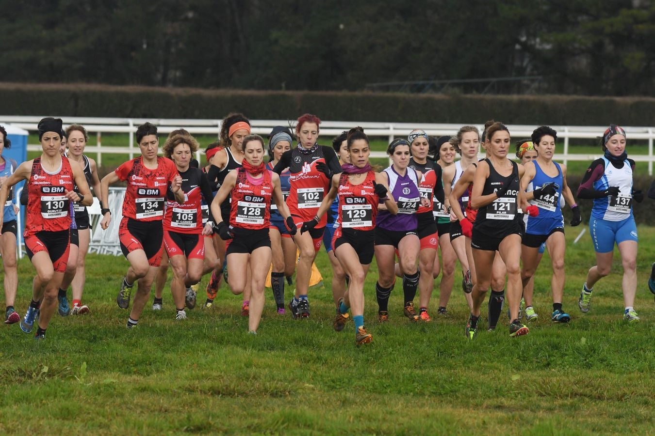 Infernal mañana en el hipódromo donostiarra, con poco público