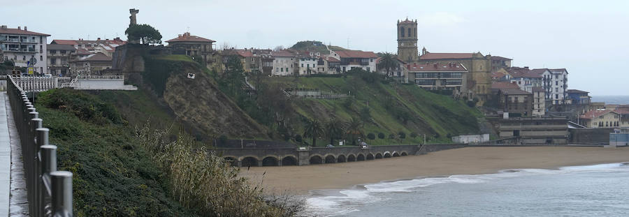 El Ministerio de Defensa tiene intención de erigir una estatua en memoria de Juan Sebastián Elcano en el centro de Madrid. El monumento está vinculado con los actos del quinto centenario de la expedición que dio la primera vuelta al mundo. Será la segunda efigie que recuerde al marino de Getaria fuera del territorio guipuzcoan. El primero está en Sevilla.