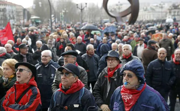 Centenares de pensionistas, en una concentración.